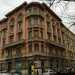 Palazzo Dioguardi-Durante, costruito nel 1926 in piazza Eroi del Mare, risente ancora in parte di influenze dco, ma il trattamento di superfici e volumi comincia a diventare pi unitario e geometrico e lapparato scultoreo si riduce a due bassorilievi ai lati dellingresso principale